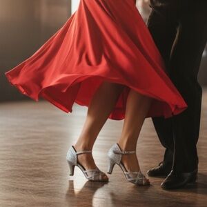 Akanu Latin Salsa Ballroom Dance Heels Silver Mesh Strappy 2.5in Size 8.5 New